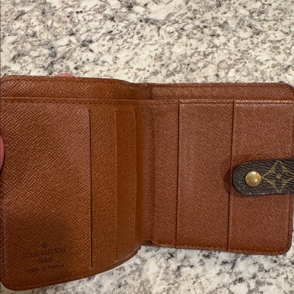 Louis Vuitton wallet - Picture 9 of 13